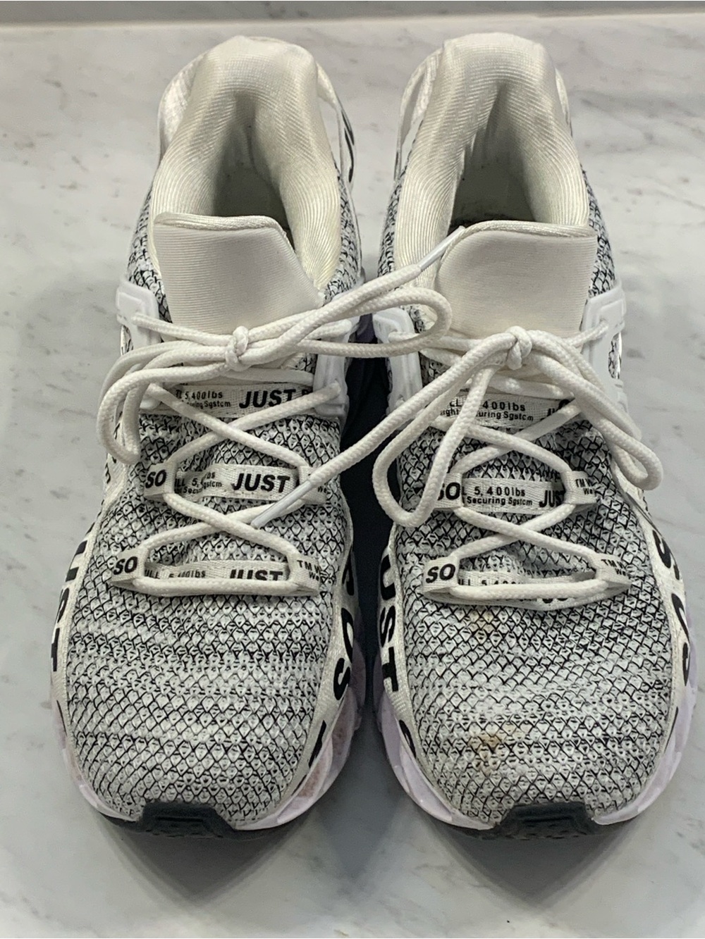 White/Black Athletic Sneakers - Style
